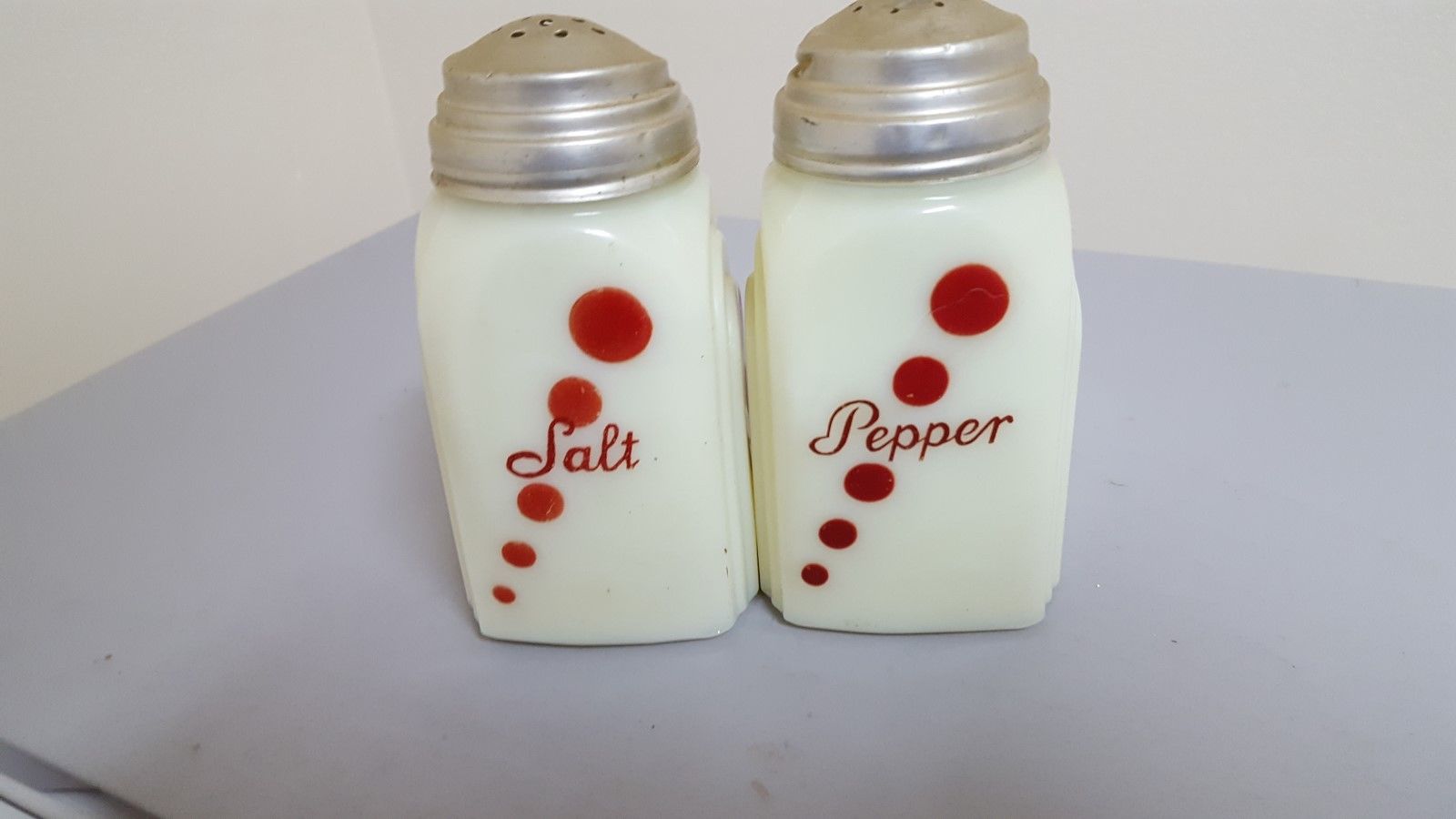 Salière et poivrière : Top 5 des pièces antiques les plus chères ! 